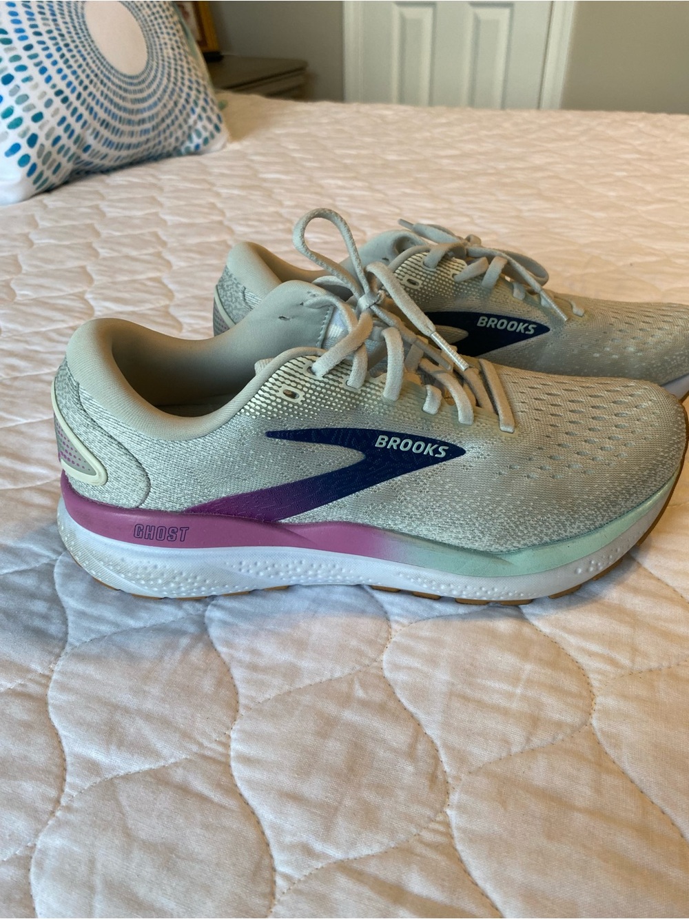Brooks Women's Running Shoes in Light Gray with Navy and Purple Accents,size 8.5